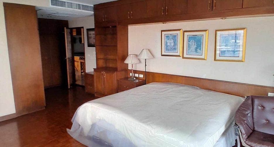 For rent 2 bedrooms condo in Sathon, Bangkok