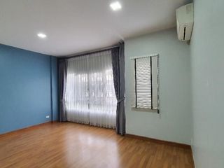 Casa adosada en alquiler de 3 habitaciones en Sai Mai, Bangkok