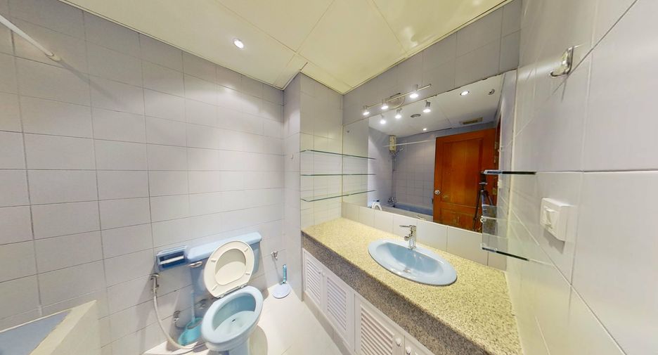 For rent 2 bedrooms condo in Watthana, Bangkok