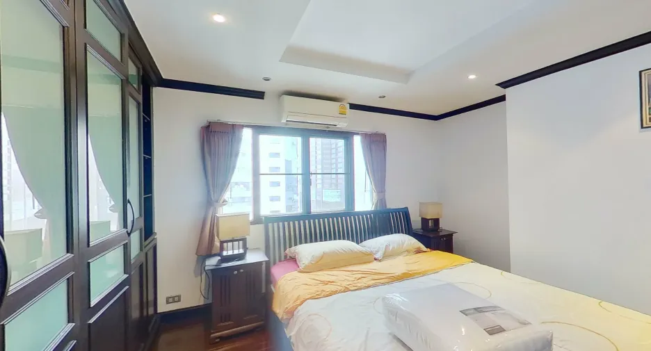 For rent 2 bedrooms condo in Watthana, Bangkok