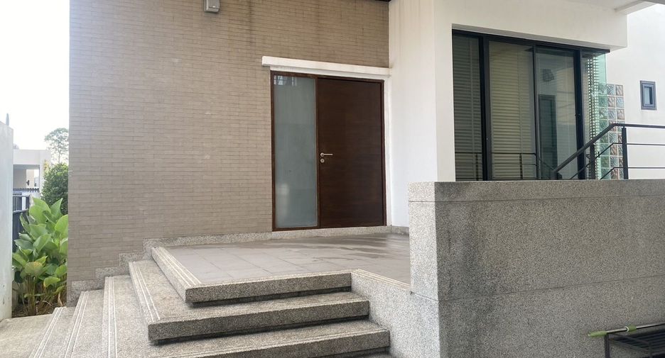 Продажа 3 спальни дом в Саттахип, Чонбури