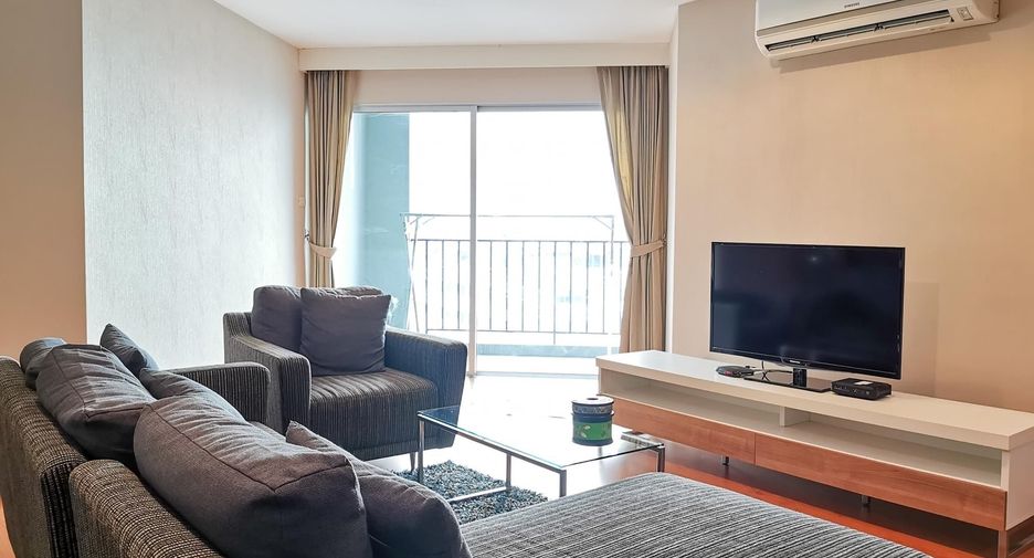 For rent 3 bedrooms condo in Huai Khwang, Bangkok