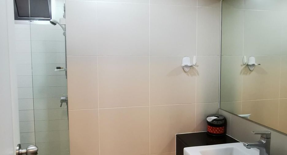 For rent 3 bedrooms condo in Huai Khwang, Bangkok