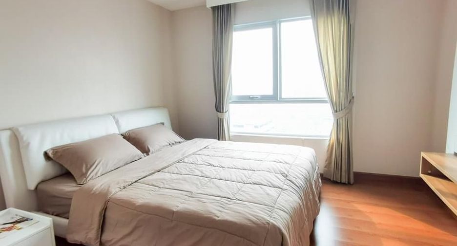 For rent 3 bedrooms condo in Huai Khwang, Bangkok