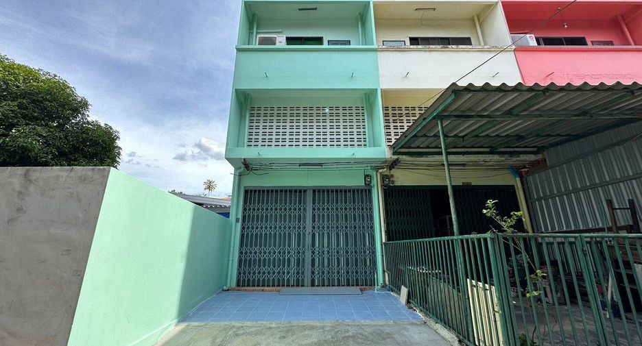 For sale 3 bedrooms townhouse in Thon Buri, Bangkok