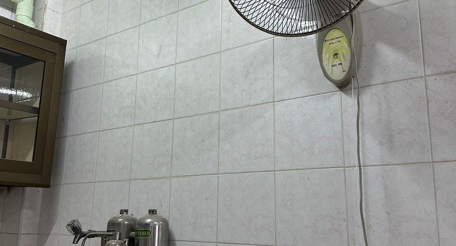 For sale 3 bedrooms townhouse in Thon Buri, Bangkok