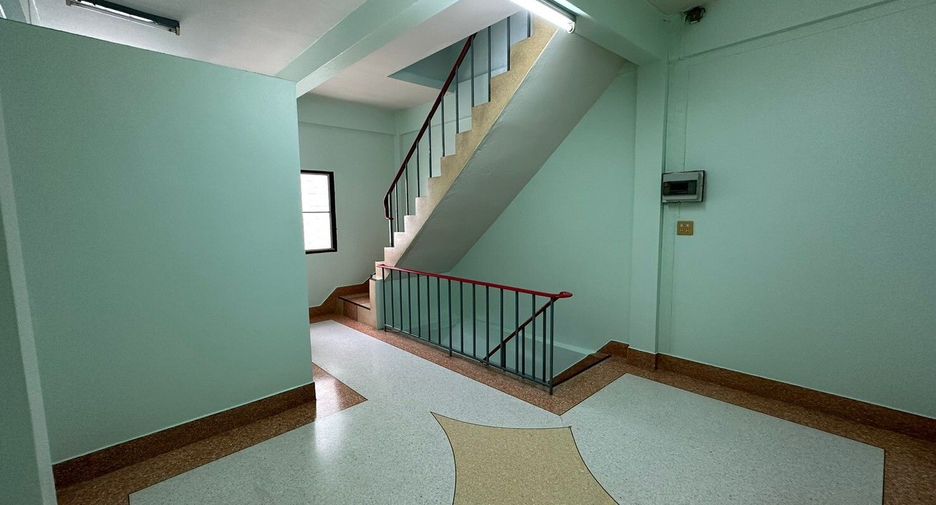 For sale 3 bedrooms townhouse in Thon Buri, Bangkok