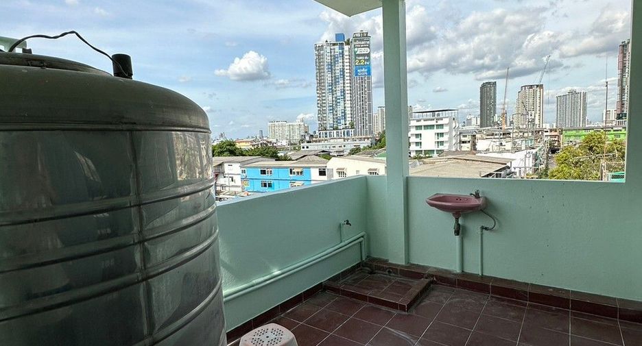 For sale 3 bedrooms townhouse in Thon Buri, Bangkok