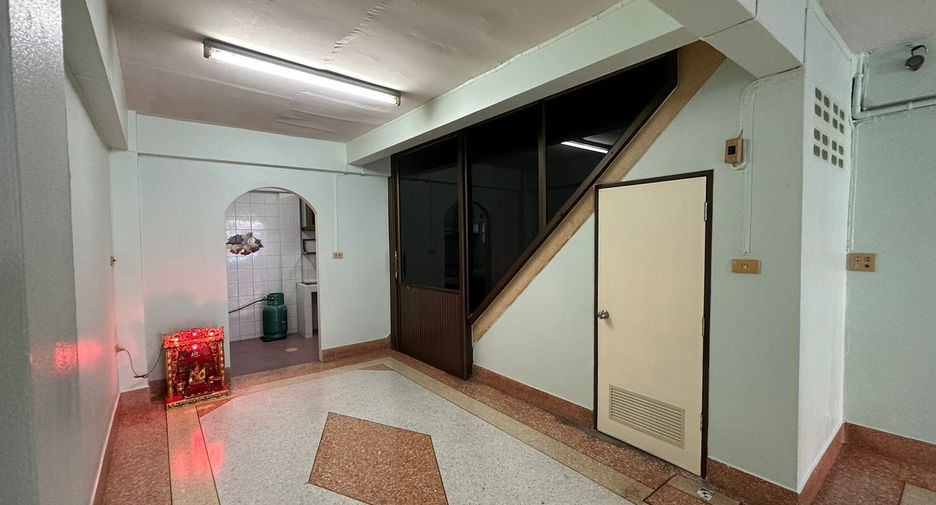 For sale 3 bedrooms townhouse in Thon Buri, Bangkok