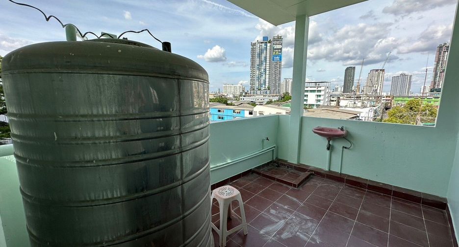 For sale 3 bedrooms townhouse in Thon Buri, Bangkok