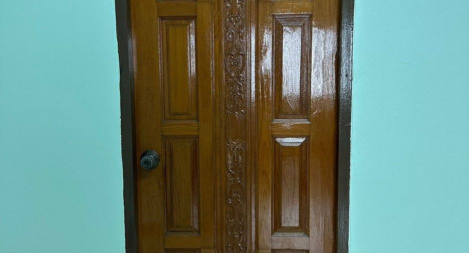 For sale 3 bedrooms townhouse in Thon Buri, Bangkok