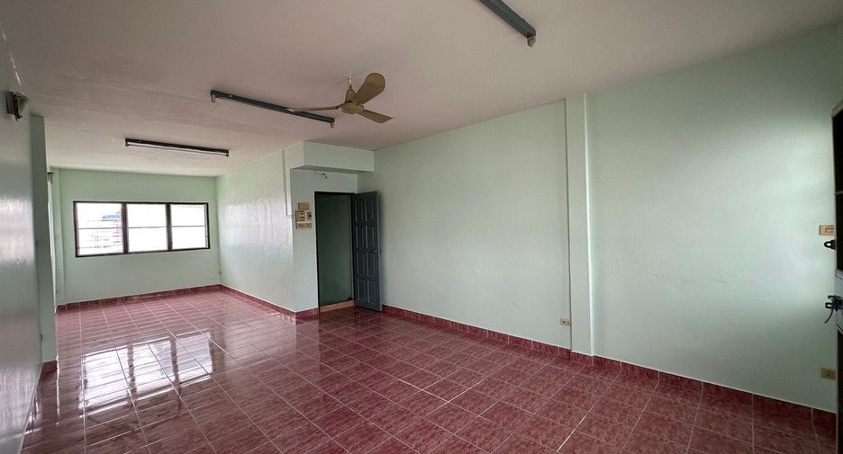 For sale 3 bedrooms townhouse in Thon Buri, Bangkok