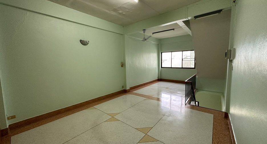 For sale 3 bedrooms townhouse in Thon Buri, Bangkok