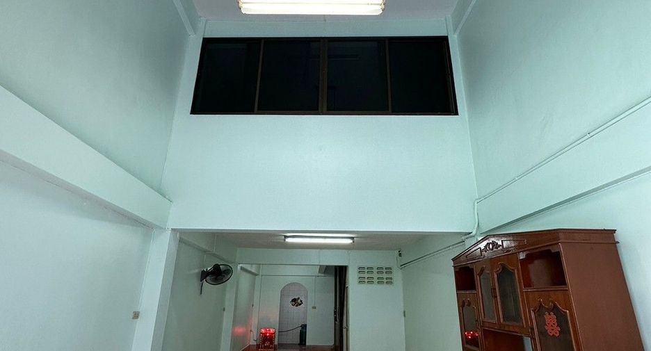 For sale 3 bedrooms townhouse in Thon Buri, Bangkok