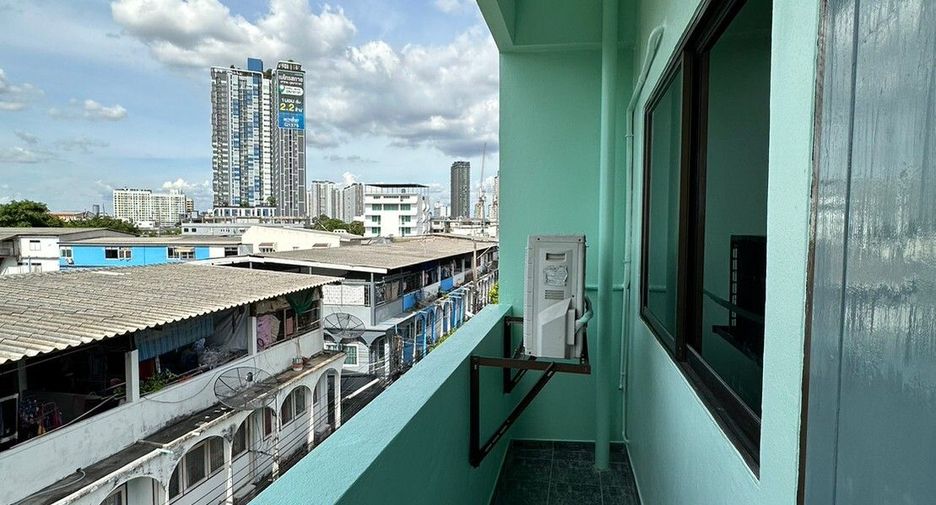 For sale 3 bedrooms townhouse in Thon Buri, Bangkok
