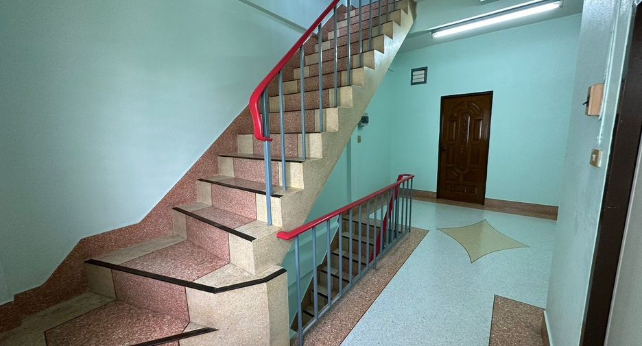 For sale 3 bedrooms townhouse in Thon Buri, Bangkok