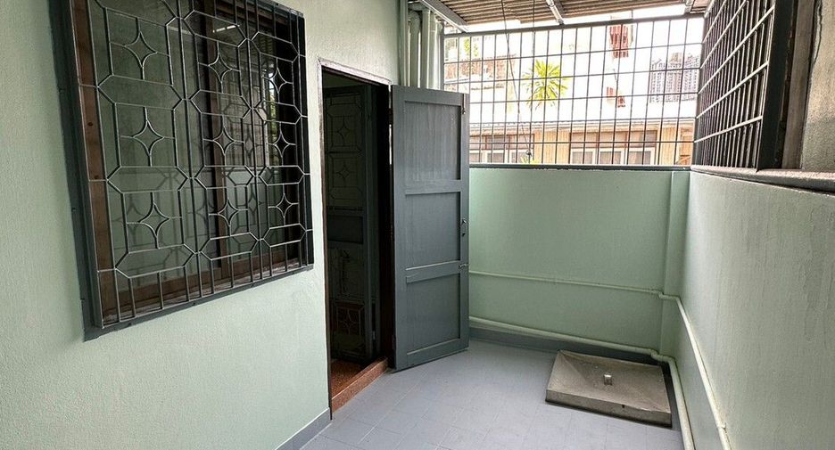 For sale 3 bedrooms townhouse in Thon Buri, Bangkok