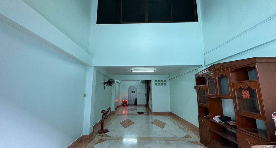 For sale 3 bedrooms townhouse in Thon Buri, Bangkok