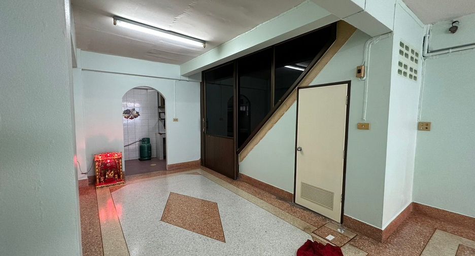 For sale 3 bedrooms townhouse in Thon Buri, Bangkok