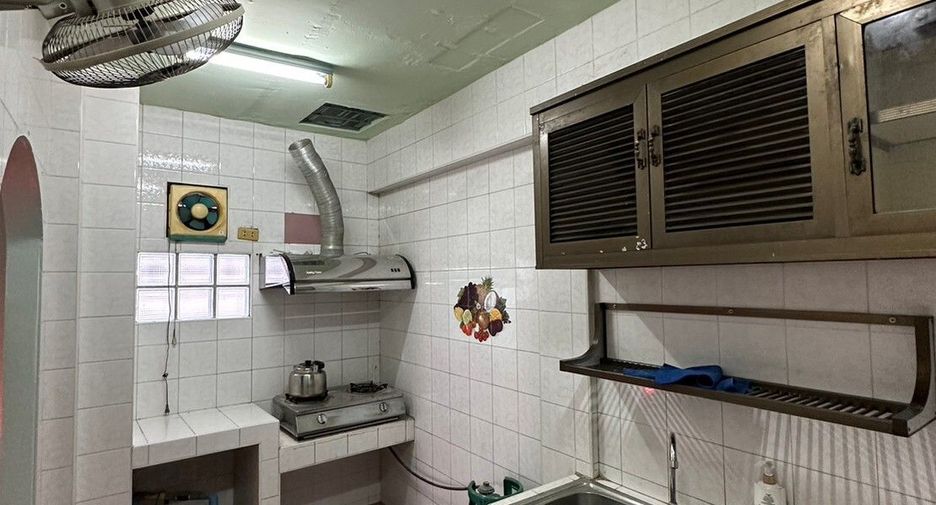 For sale 3 bedrooms townhouse in Thon Buri, Bangkok