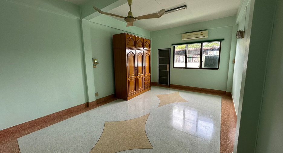 For sale 3 bedrooms townhouse in Thon Buri, Bangkok