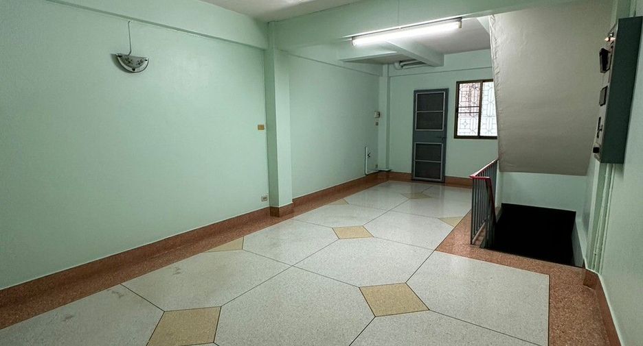 For sale 3 bedrooms townhouse in Thon Buri, Bangkok