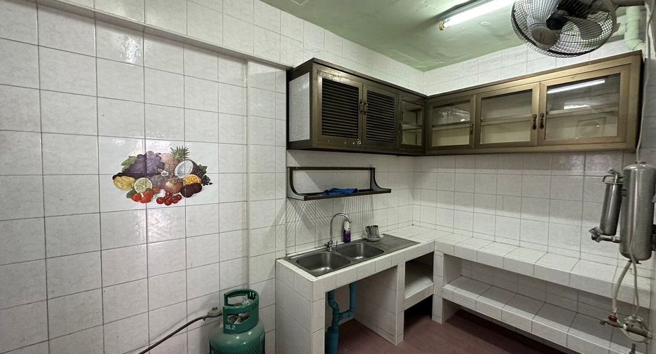 For sale 3 bedrooms townhouse in Thon Buri, Bangkok