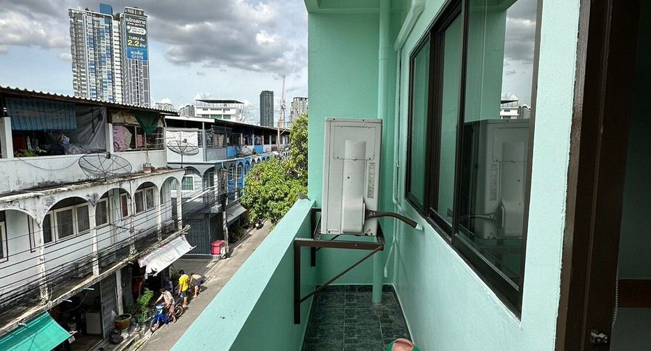For sale 3 bedrooms townhouse in Thon Buri, Bangkok