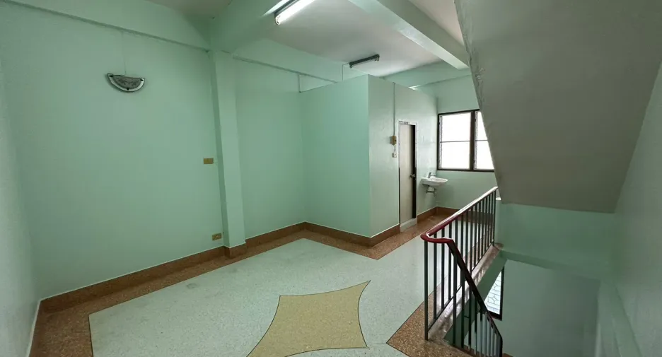For sale 3 bedrooms townhouse in Thon Buri, Bangkok