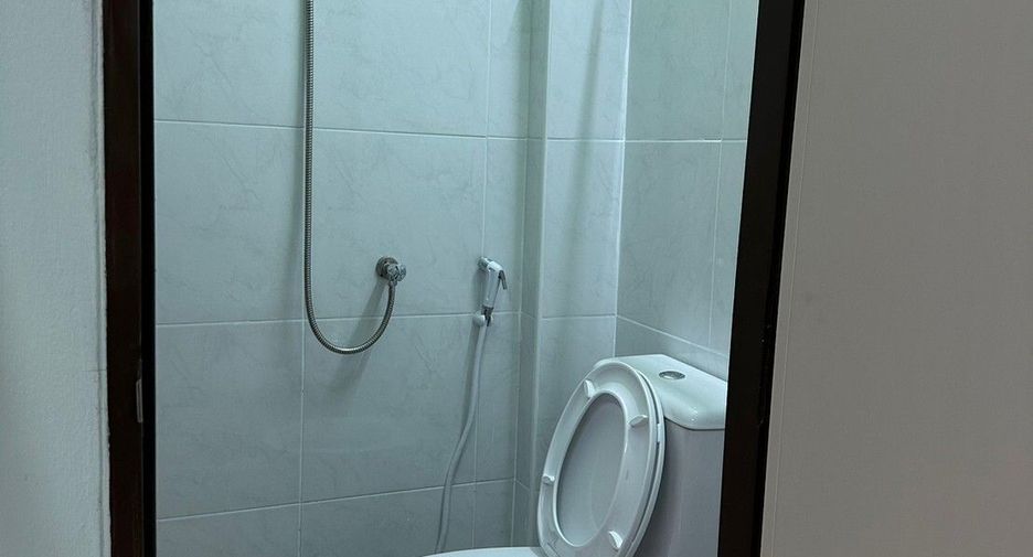 For sale 3 bedrooms townhouse in Thon Buri, Bangkok