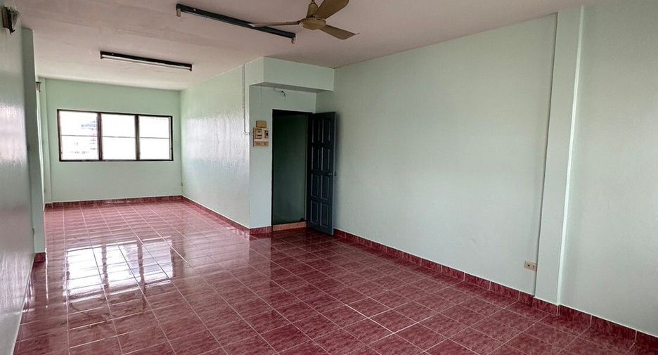 For sale 3 bedrooms townhouse in Thon Buri, Bangkok