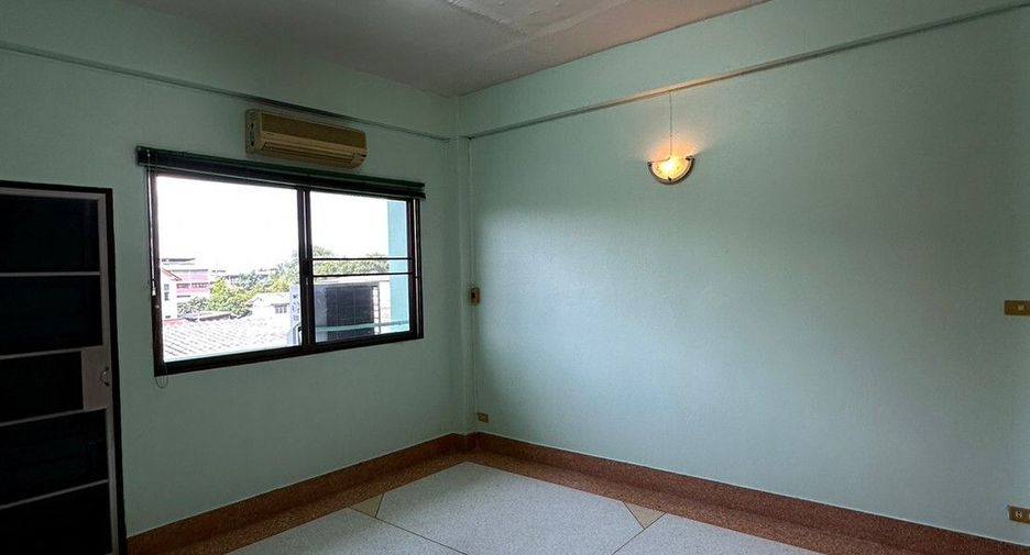 For sale 3 bedrooms townhouse in Thon Buri, Bangkok