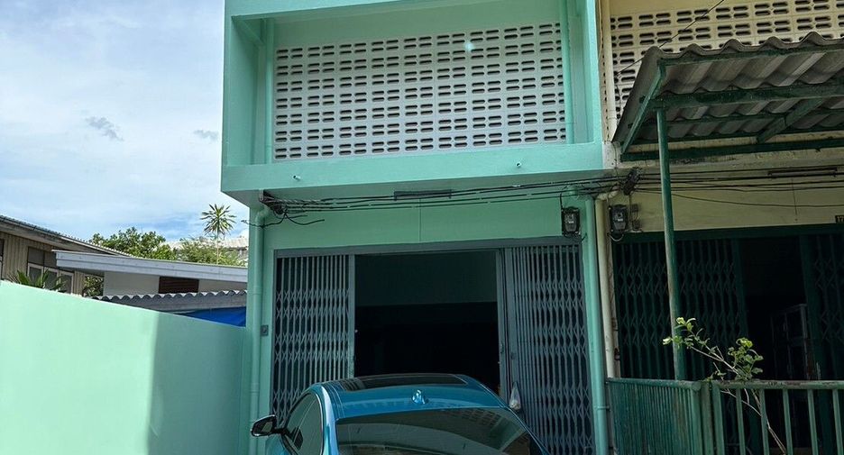 For sale 3 bedrooms townhouse in Thon Buri, Bangkok