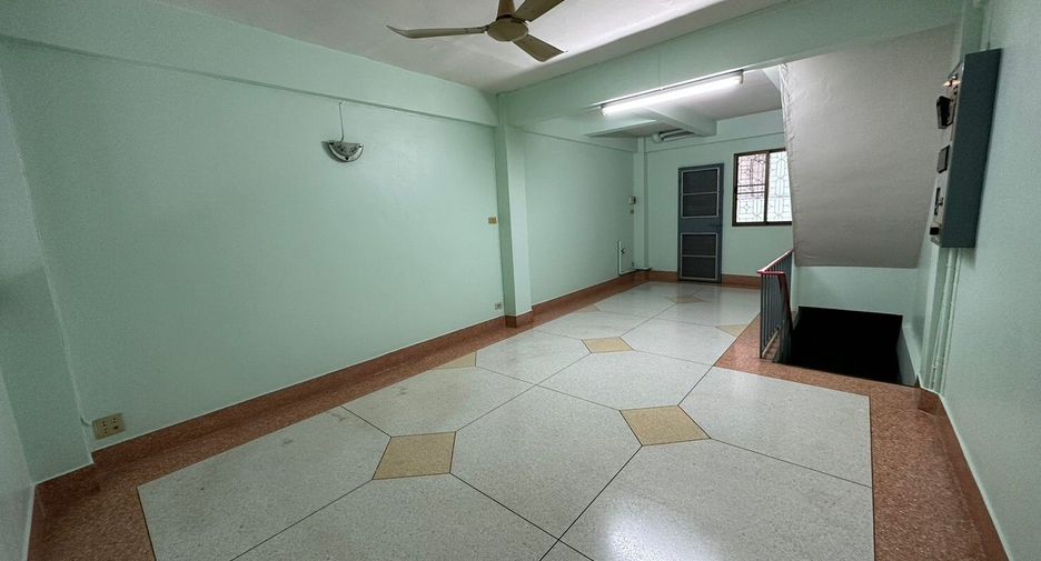 For sale 3 bedrooms townhouse in Thon Buri, Bangkok