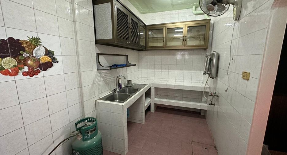For sale 3 bedrooms townhouse in Thon Buri, Bangkok