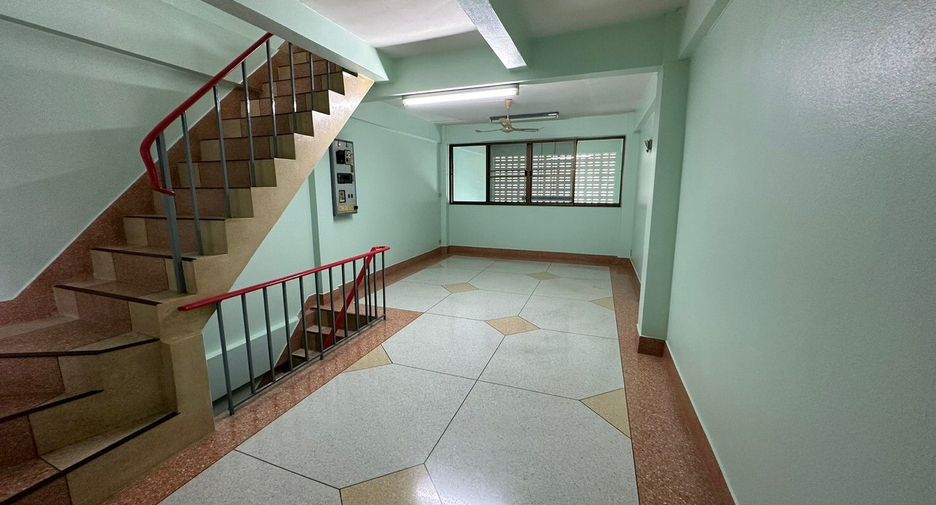 For sale 3 bedrooms townhouse in Thon Buri, Bangkok