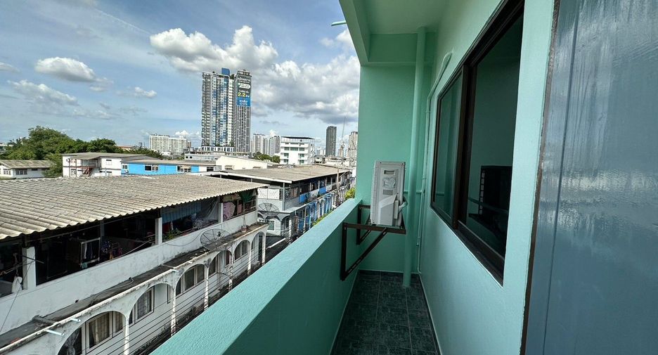 For sale 3 bedrooms townhouse in Thon Buri, Bangkok
