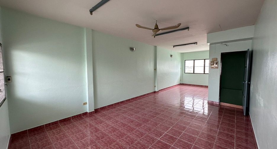 For sale 3 bedrooms townhouse in Thon Buri, Bangkok