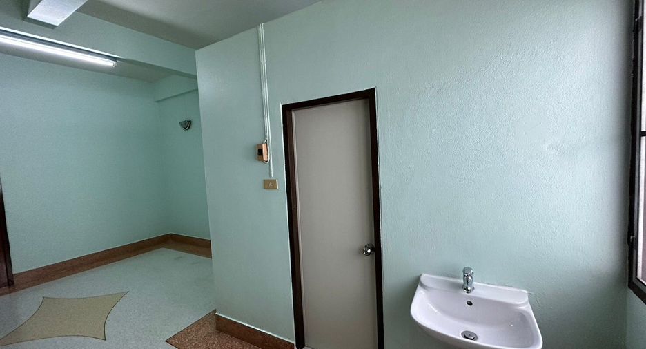For sale 3 bedrooms townhouse in Thon Buri, Bangkok
