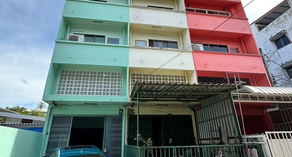 For sale 3 bedrooms townhouse in Thon Buri, Bangkok