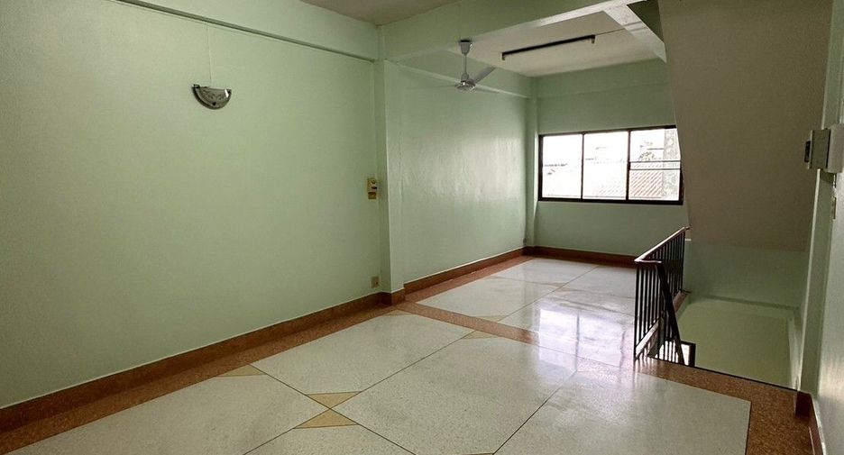 For sale 3 bedrooms townhouse in Thon Buri, Bangkok