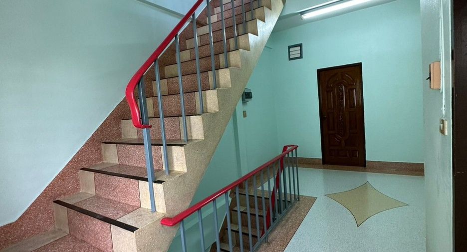 For sale 3 bedrooms townhouse in Thon Buri, Bangkok