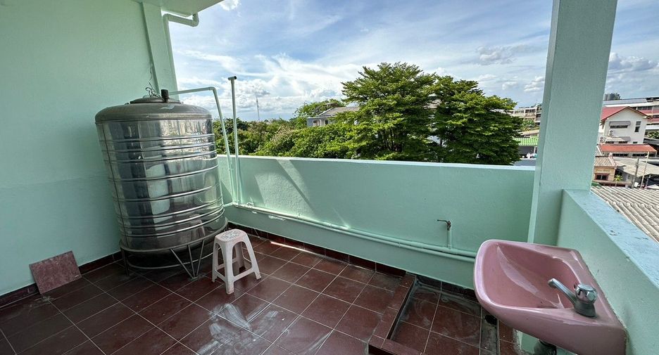 For sale 3 bedrooms townhouse in Thon Buri, Bangkok