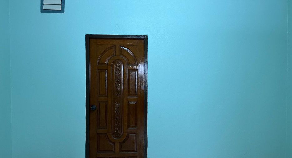 For sale 3 bedrooms townhouse in Thon Buri, Bangkok