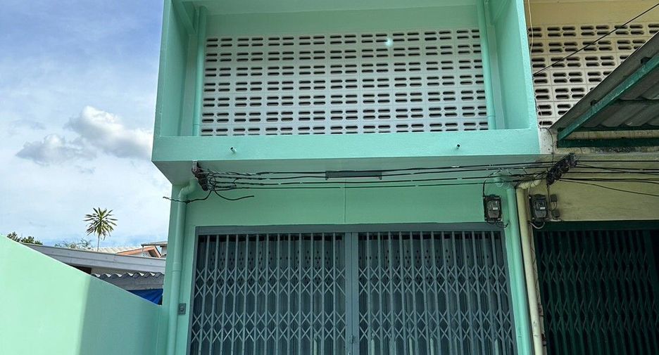 For sale 3 bedrooms townhouse in Thon Buri, Bangkok
