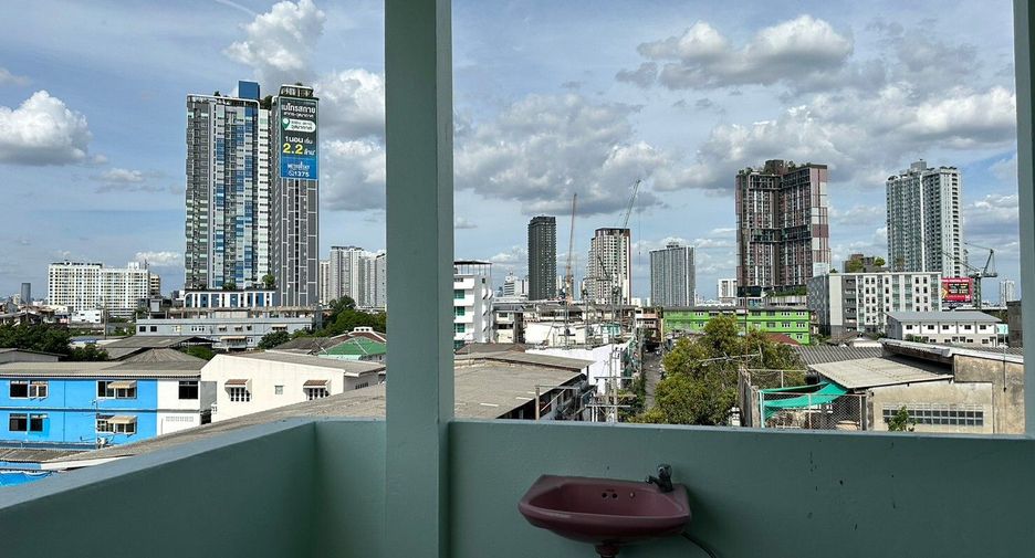 For sale 3 bedrooms townhouse in Thon Buri, Bangkok