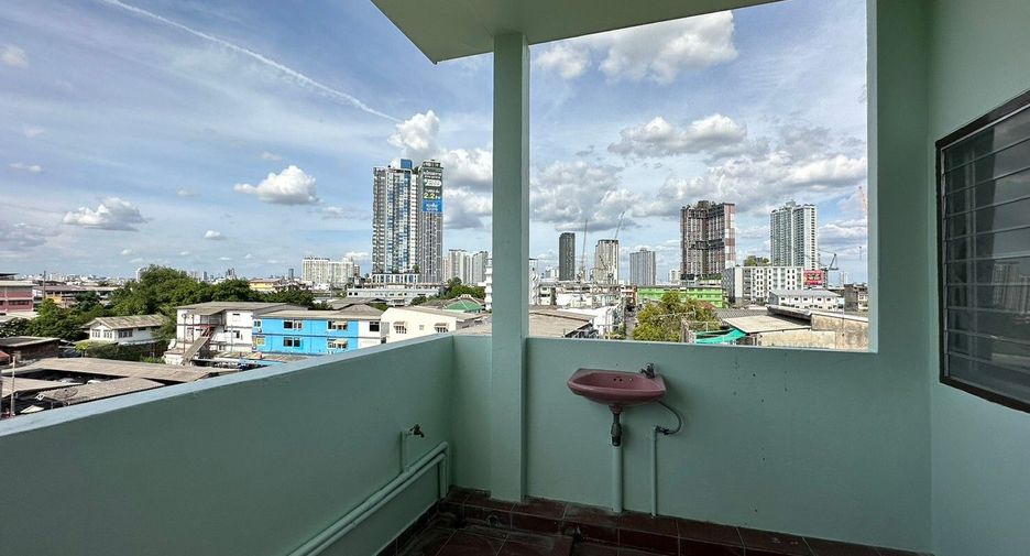 For sale 3 bedrooms townhouse in Thon Buri, Bangkok