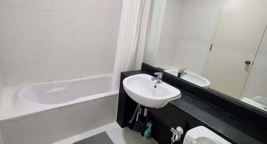 For rent 2 bedrooms condo in Thon Buri, Bangkok