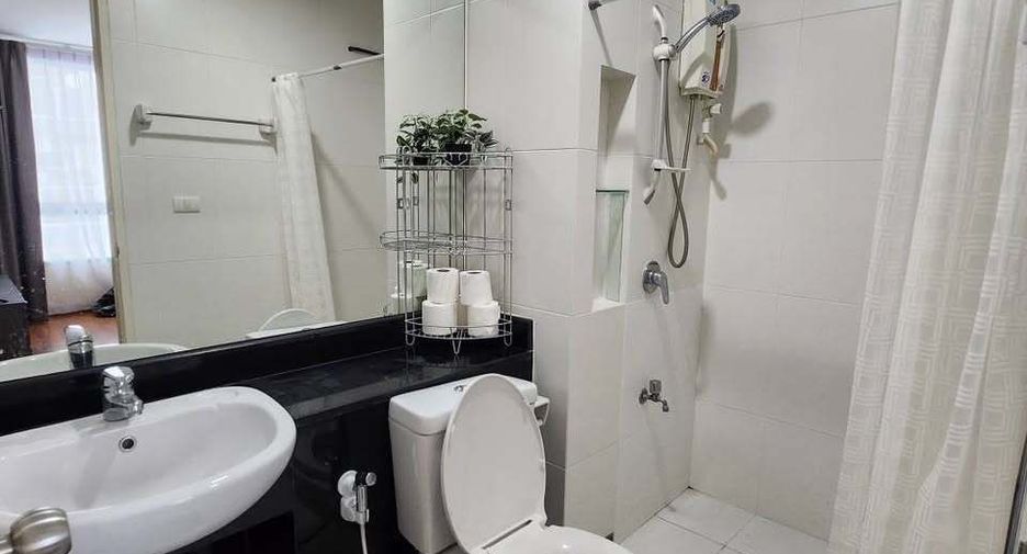 For rent 2 bedrooms condo in Thon Buri, Bangkok