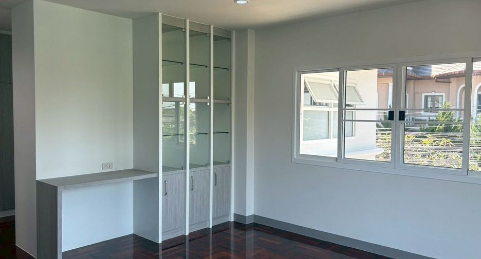 For sale そして for rent 3 ベッドルーム house in Lat Krabang, Bangkok